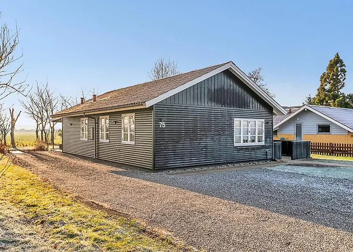 Sada - 30m From The Sea By Interhome